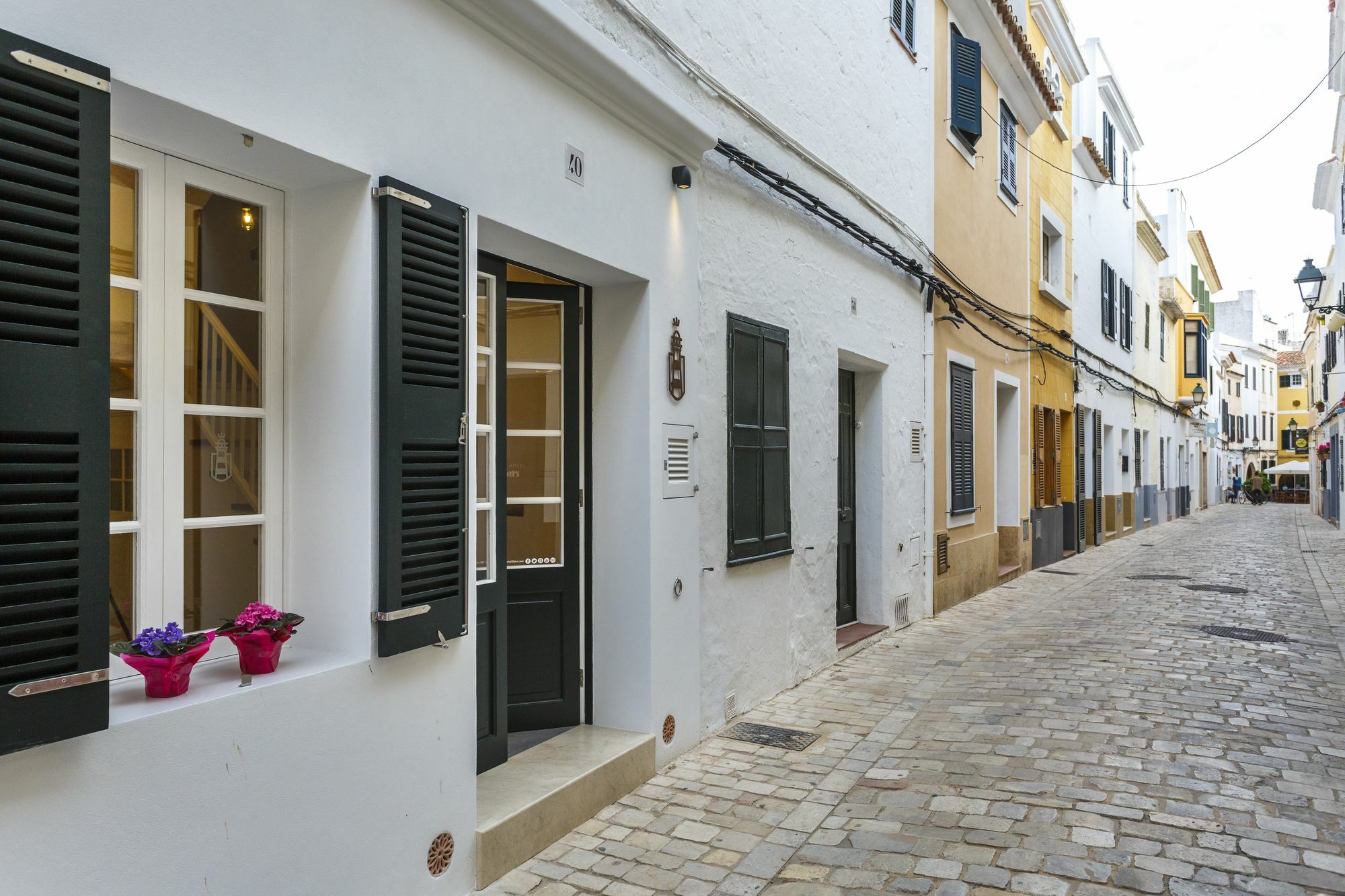 Petit 5 Fars Hotel